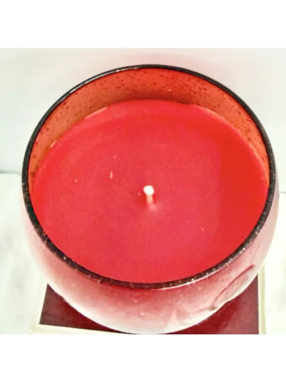Essenza Luxury Fragrance Candle New Guava & Bali Mango 10.5 Oz Red Jar